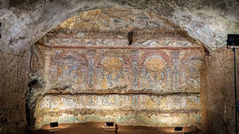 Encuentran en Roma un mosaico de 2.300 años de antigüedad hecho con conchas y corales